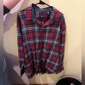 Izod ❤️🩷 printed shirt